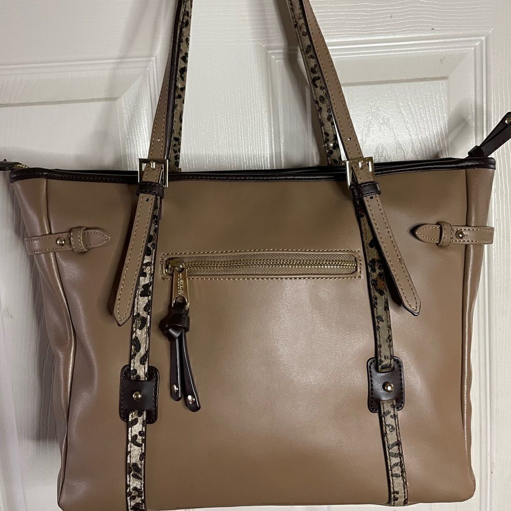 Spartina 449 genuine leather tan leopard print straps & gold tone accent…